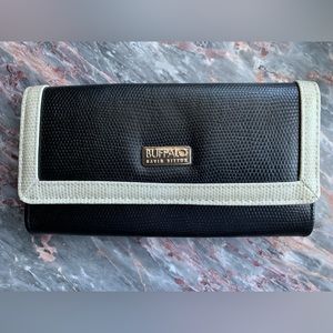 New WOMENS BUFFALO WALLET